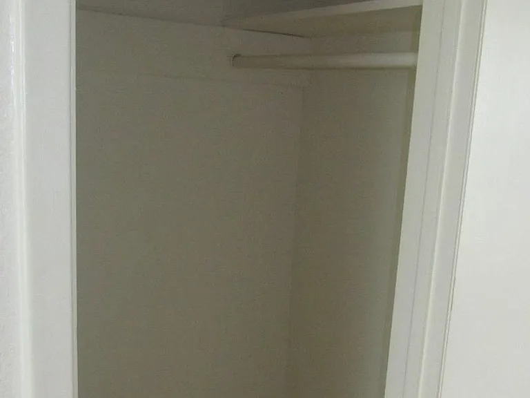 Lions Court Apartments — Photo 19