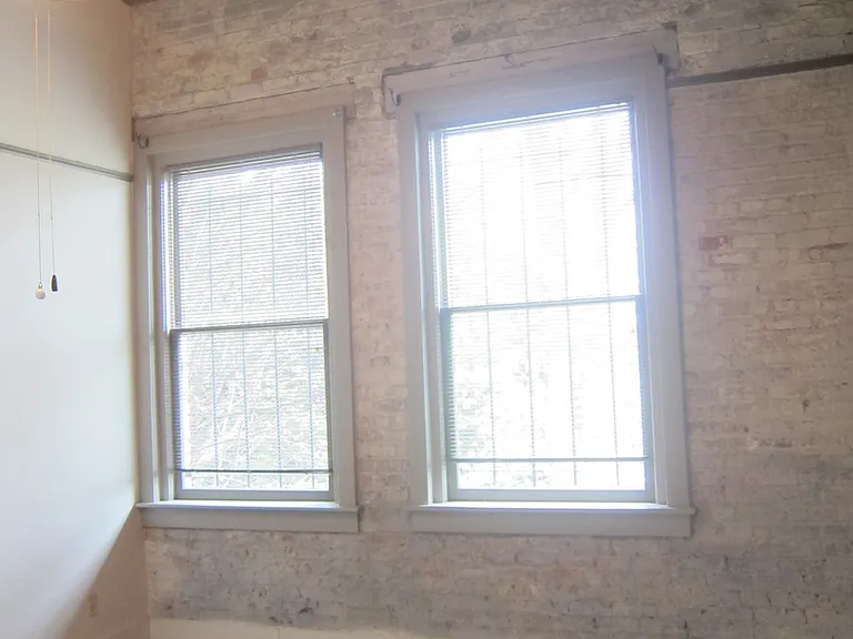 331 S Davie St — Photo 7