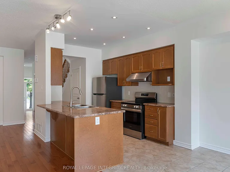 424 Cooks Mill Cres — Photo 7