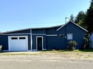 705 Park Ave, Lakeside, OR 97449