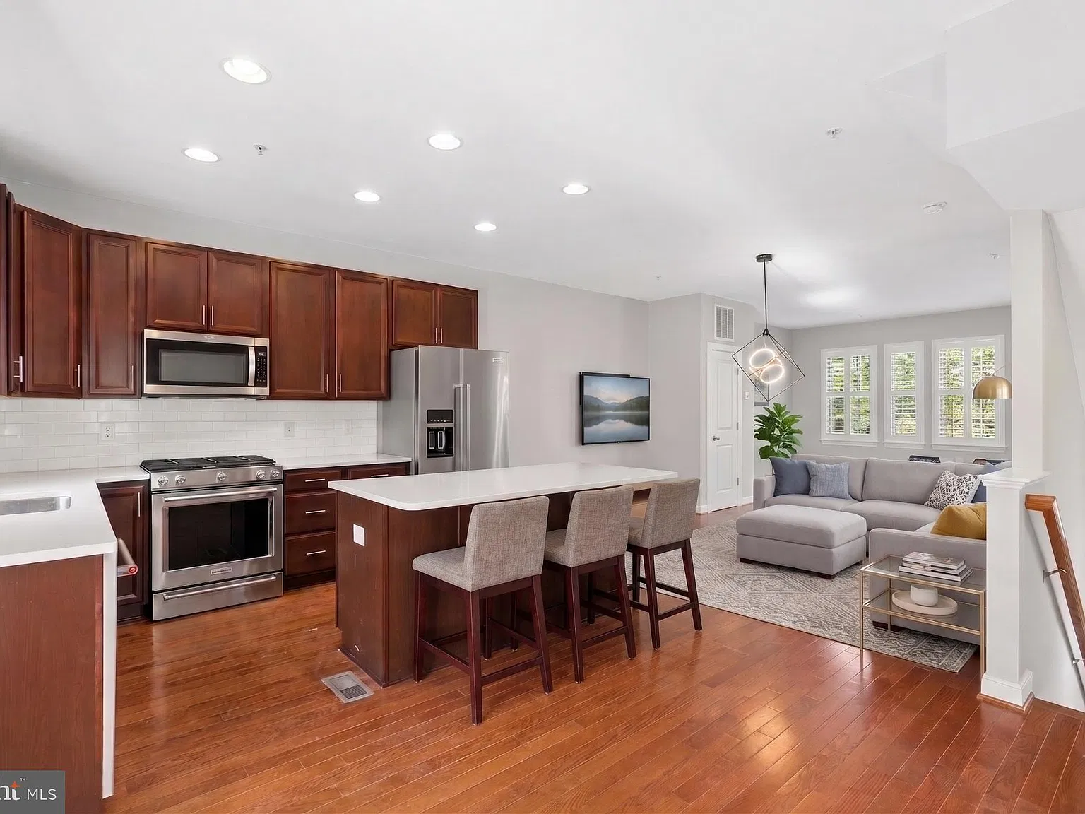3 bed, 4.0 bath, 1944 sqft, $3,100 — Photo 2