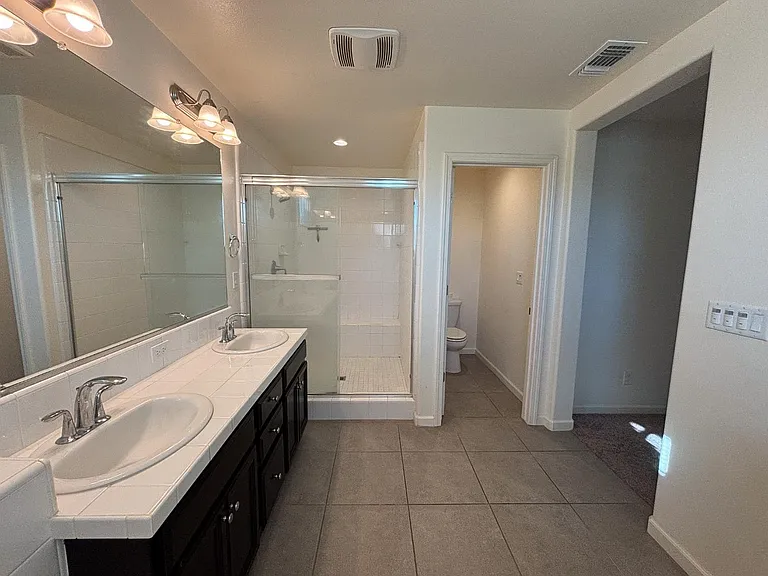 827 Fir St W — Photo 39