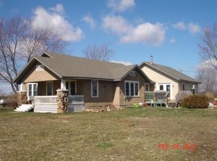 8863 Greentree Rd, Mountain Grove, MO 65711