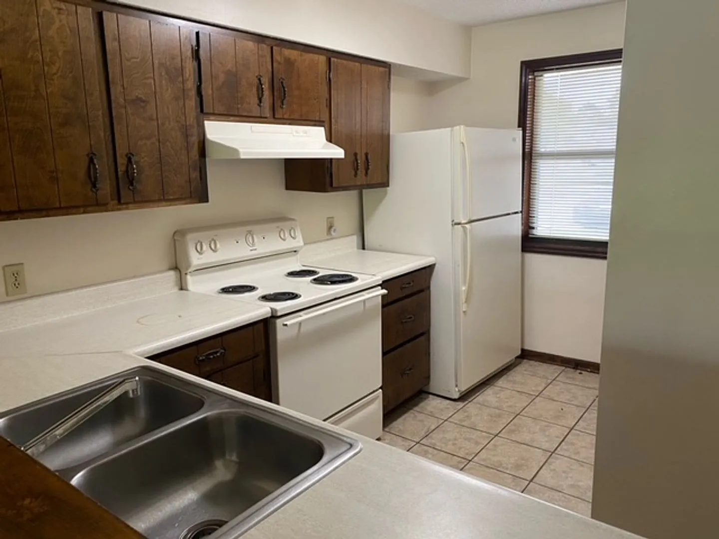 2BD/2B Towhouse — Photo 3