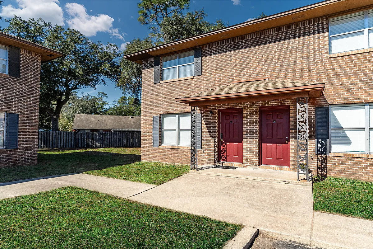 Building Photo - Emerald Cove East