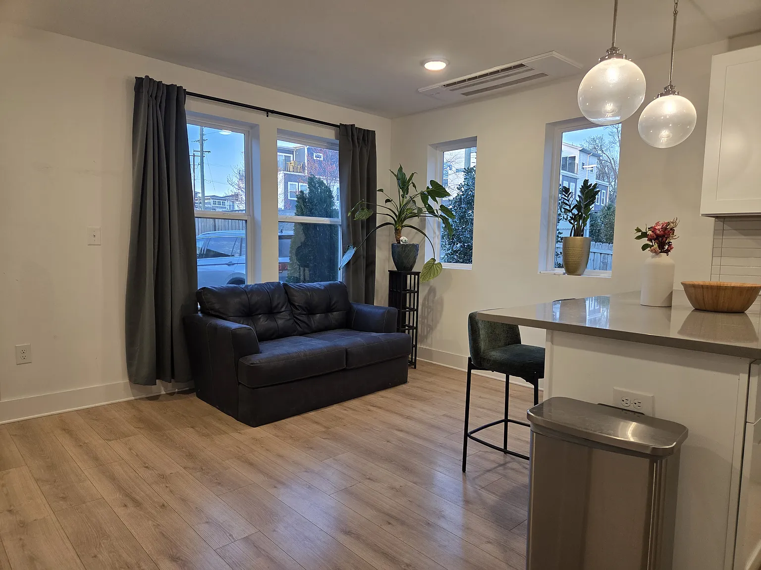 1 bed, 1.5 bath, 996 sqft, $1,600 — Photo 4