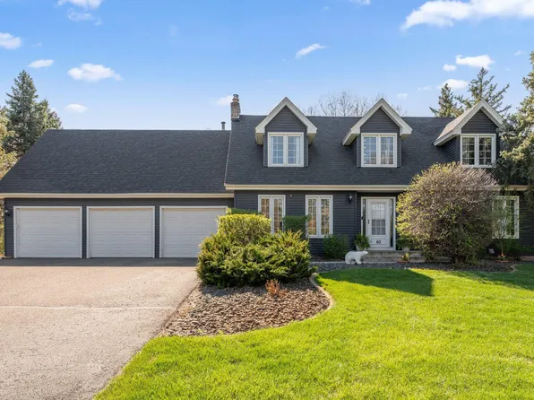 60 Deer Hills Ct, North Oaks, MN 55127