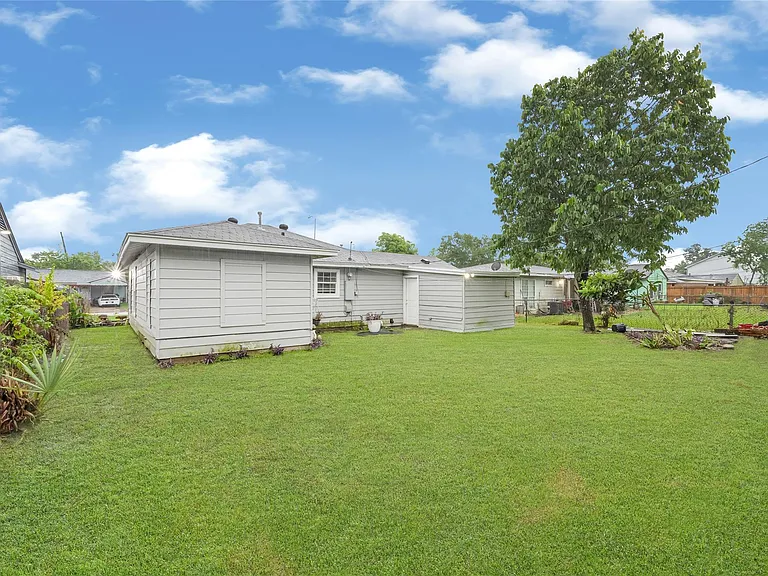 5009 Bataan Rd — Photo 6