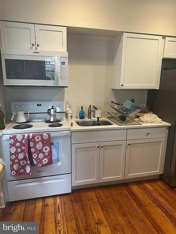 2 bed, 1.0 bath, $1,625 — Photo 4