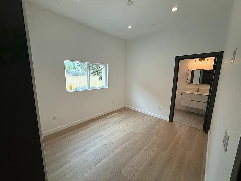 321 Porter St #B — Photo 10