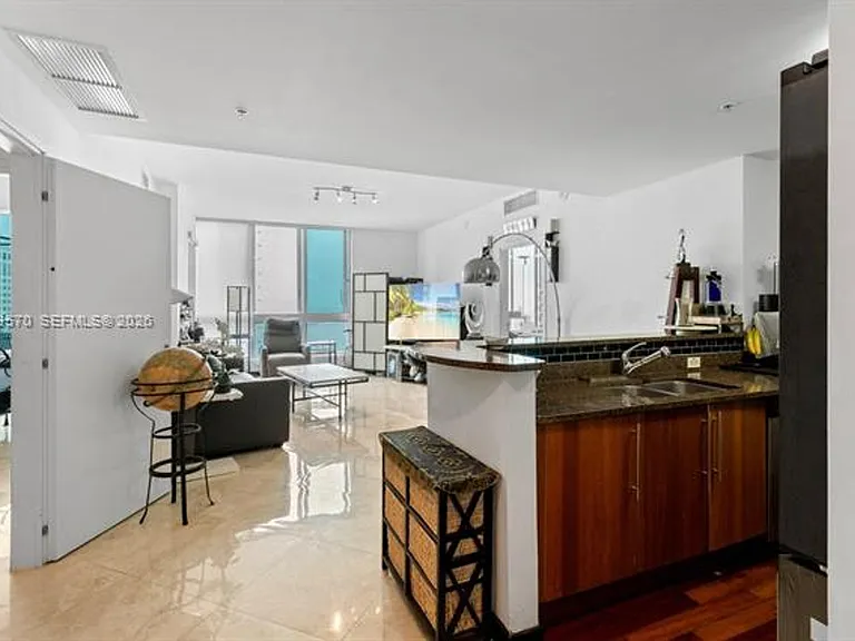 300 S Biscayne Blvd #T-2514 — Photo 8