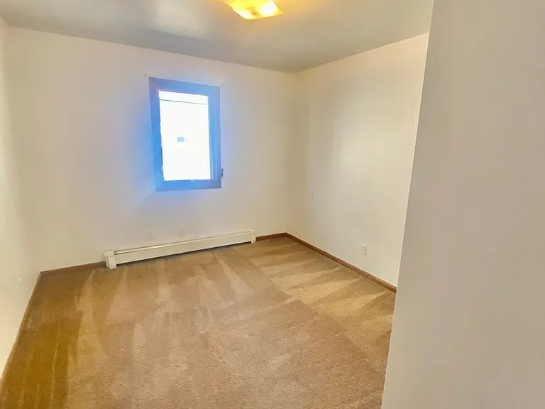 512 W Cross St — Photo 7