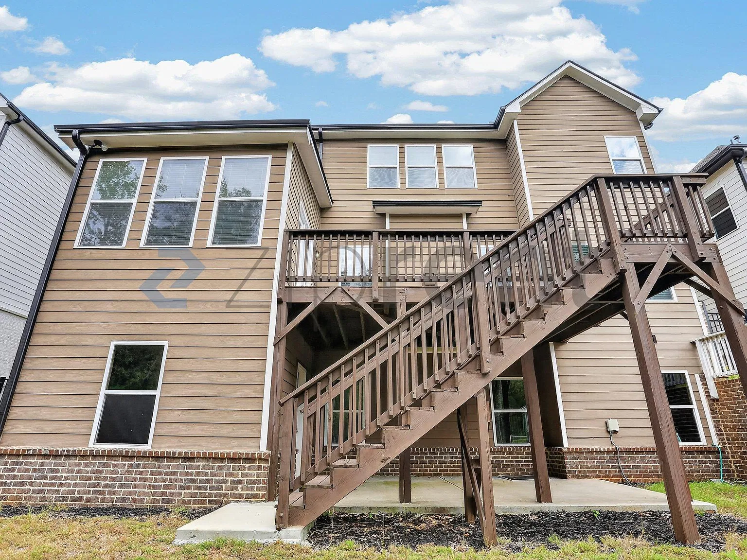 5 bed, 3860 sqft, $3,500 — Photo 3