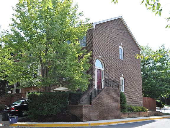2nd image of 1559 Templeton Pl
