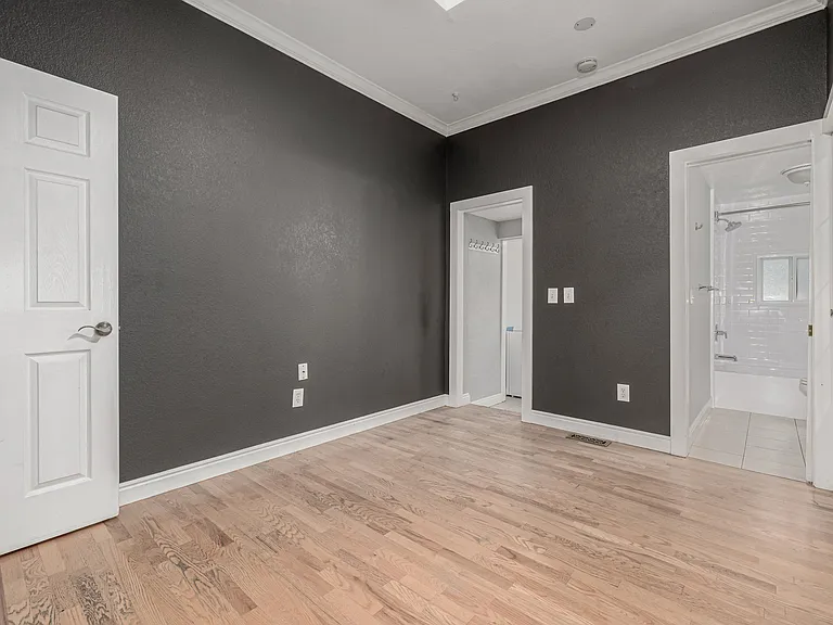 2482 W Argyle Pl — Photo 12