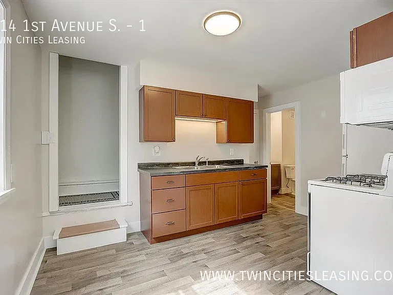 614 1st Ave S #1 — Photo 8