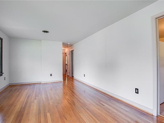 4th image of 7604 Antionette Dr