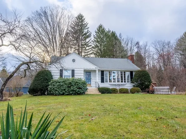 838 Pleasant St, Leicester, MA 01524