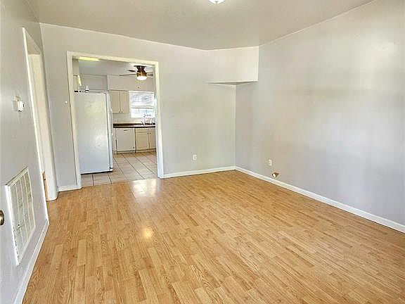 2nd image of 150 Hill St