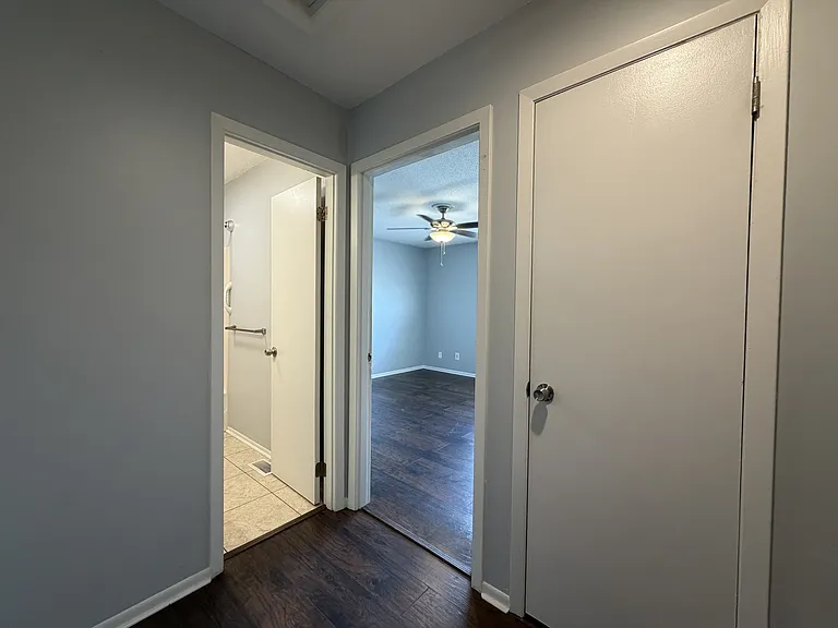 901 Olmstead Dr — Photo 8