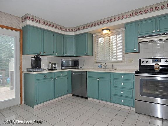 4th image of 80 Basswood Ave