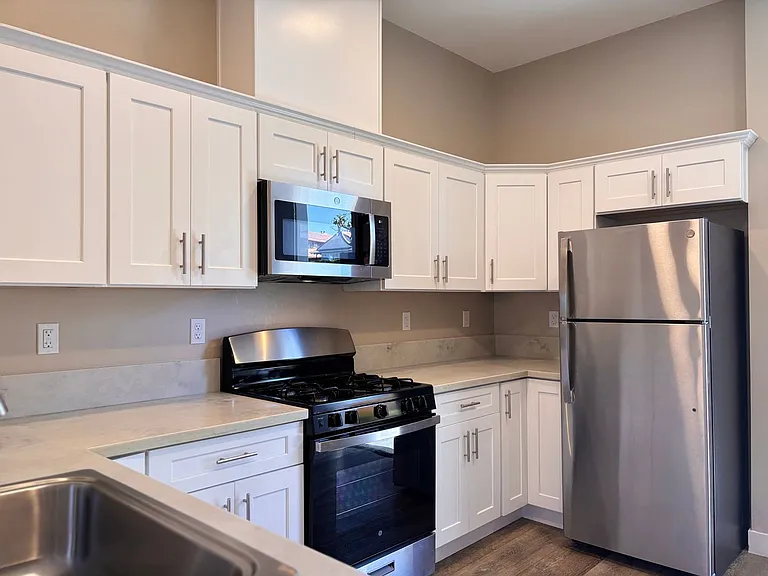 1316 E Grand Ave #104 — Photo 28