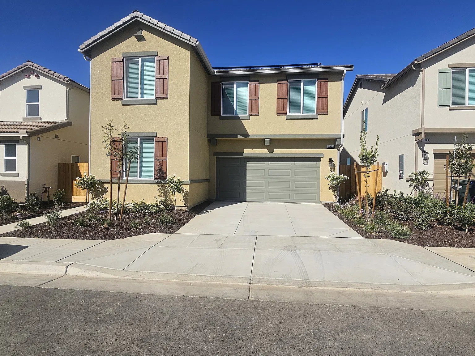 4 bed, 2.5 bath, 2814 sqft, $2,700 — Photo 2