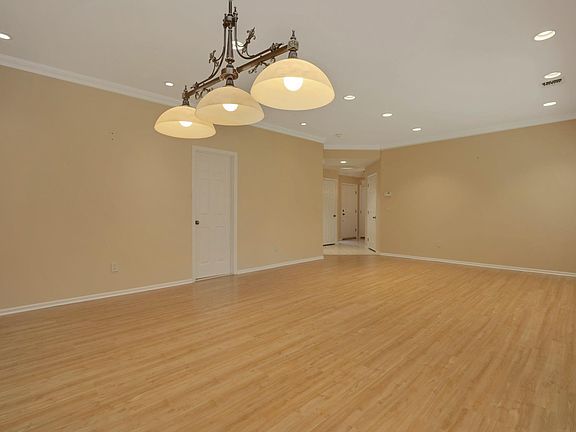 5th image of 20 Sagamore Dr