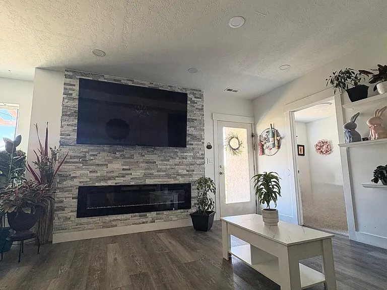 900 N Olson Dr — Photo 10