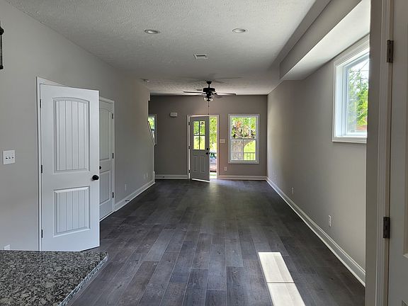 3rd image of 938A Charlotte St