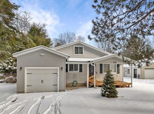 3298 E Higgins Lake Dr, Roscommon, MI 48653