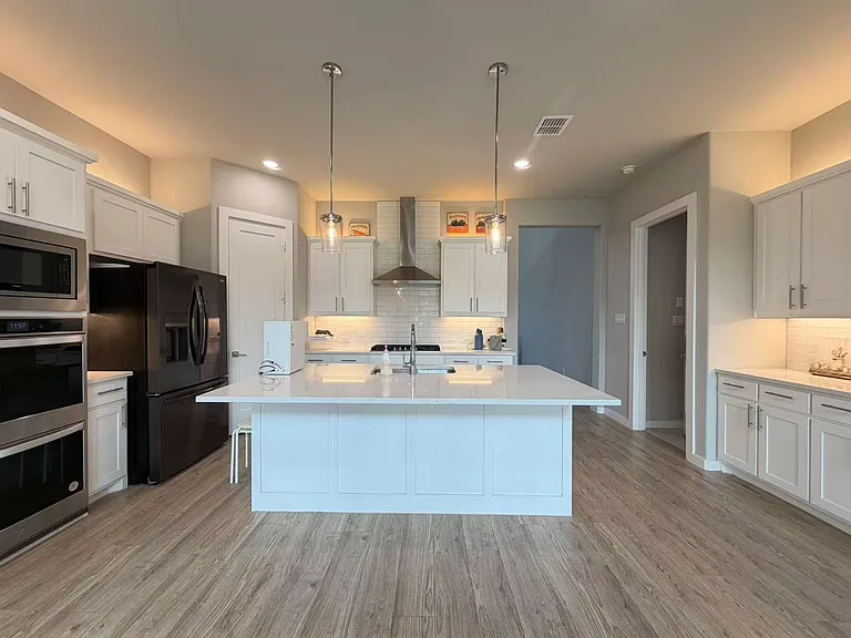 1280 Manfreda St — Photo 10