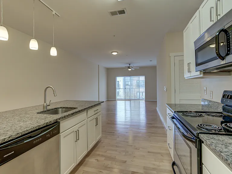 909 Perry St — Photo 27