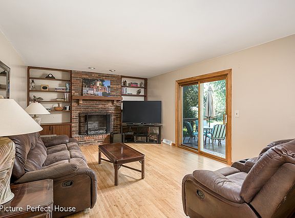 4th image of 24311 W Greenberg Ct
