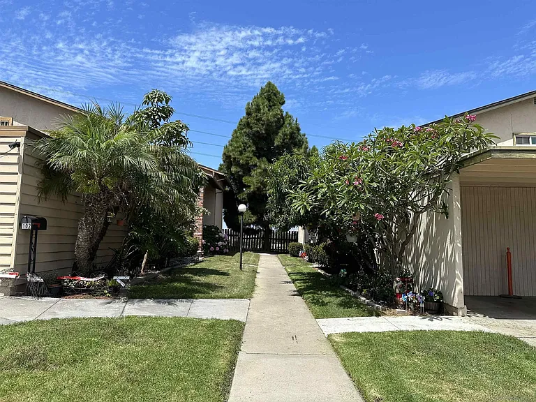 1450 Melrose Ave #103 — Photo 1