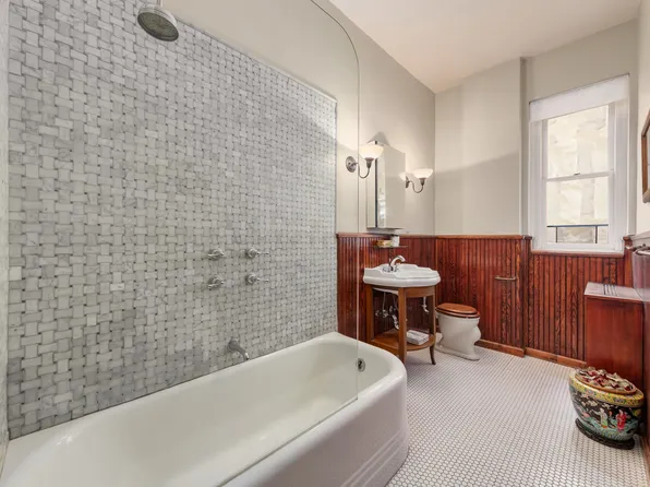 1 Lexington Avenue 1/2D image 3 of 9