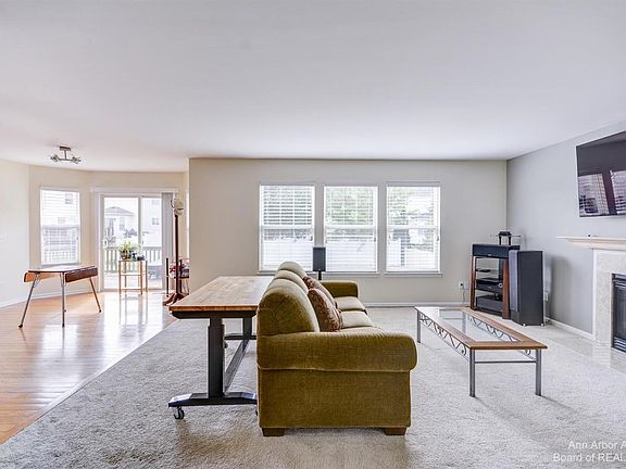 2nd image of 6142 Aspen Way