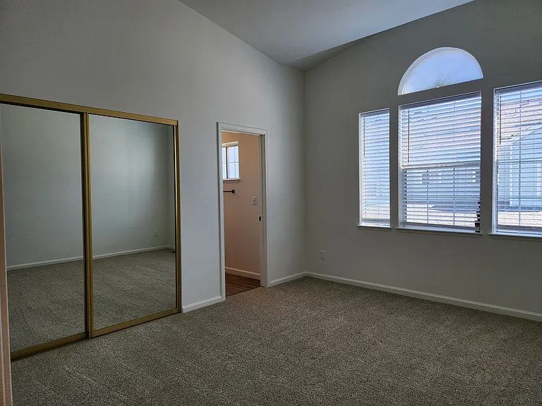 539 Torrey Pine Ln — Photo 17
