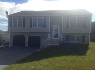 7 Crystal View Ln, Pottsville, PA 17901