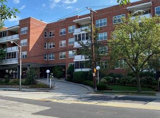 ONE Kensington Gate #107, Great Neck, NY 11021