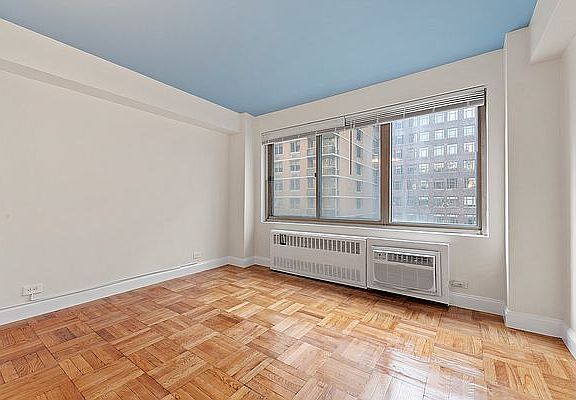 4th image of 225 E 46th St APT 9H