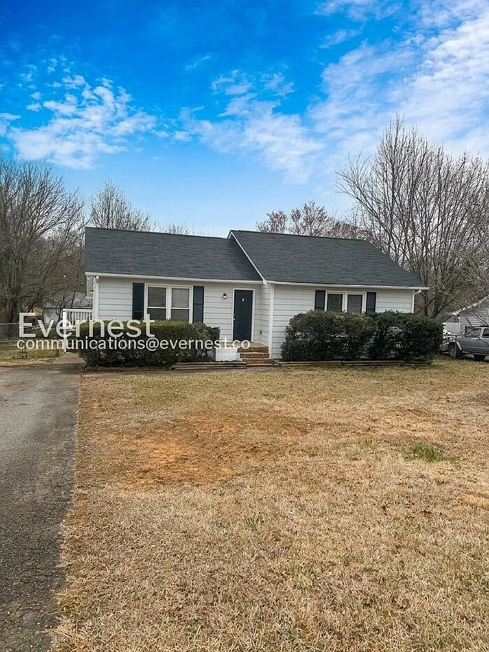 3 bed, 1.5 bath, 1050 sqft, $1,525 — Photo 2