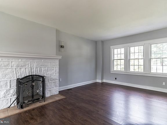 4th image of 3111 School Ln