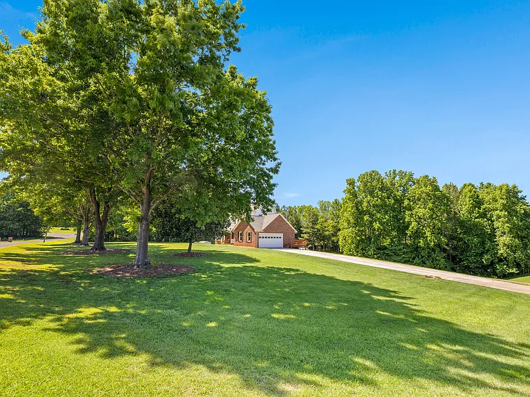 3010 Eaker Dr — Photo 47