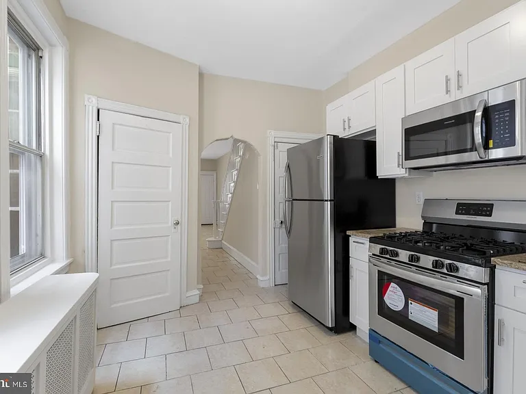 2323 E Cambria St — Photo 11