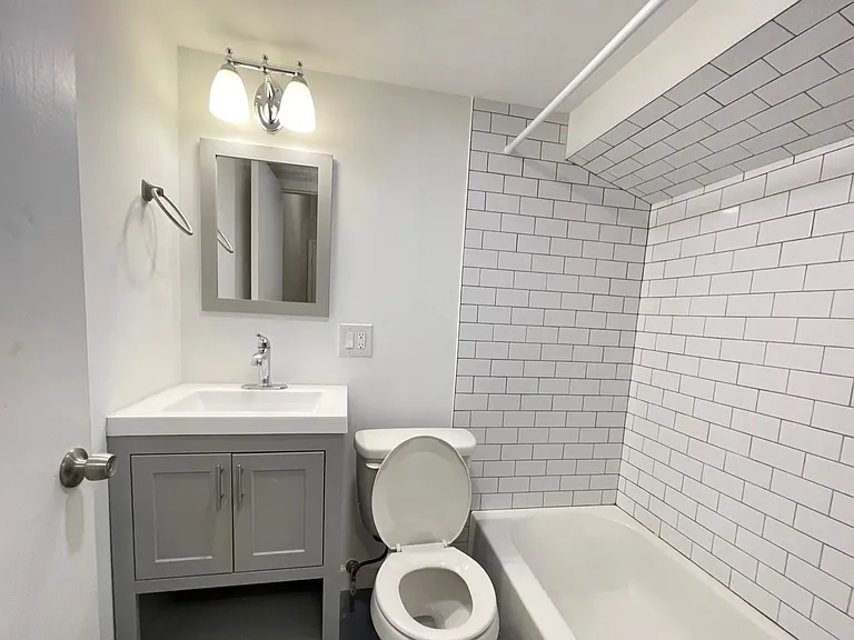 2034 Mount Vernon St #2F — Photo 3
