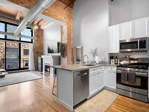 2nd image of 1918 S Michigan Ave APT 307