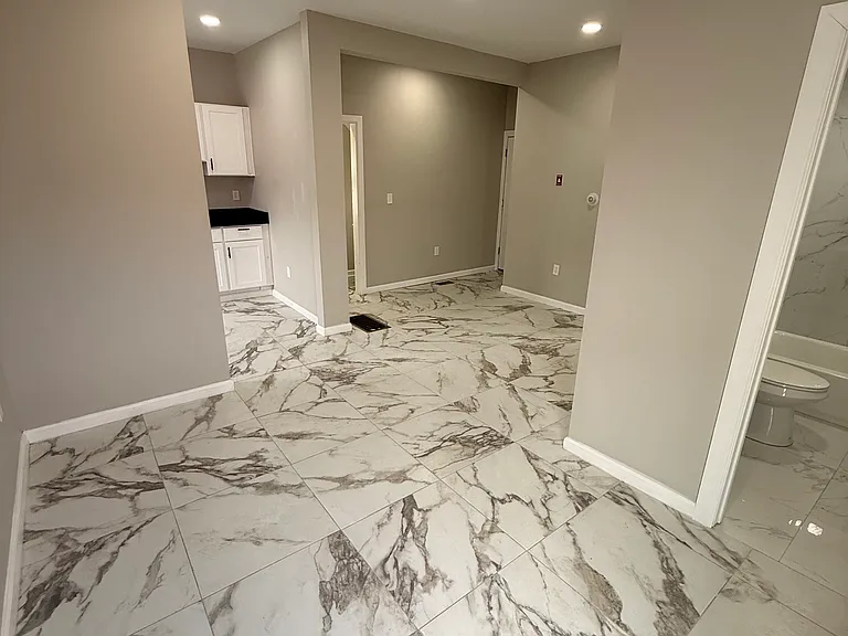 41 Howe St #1R — Photo 6