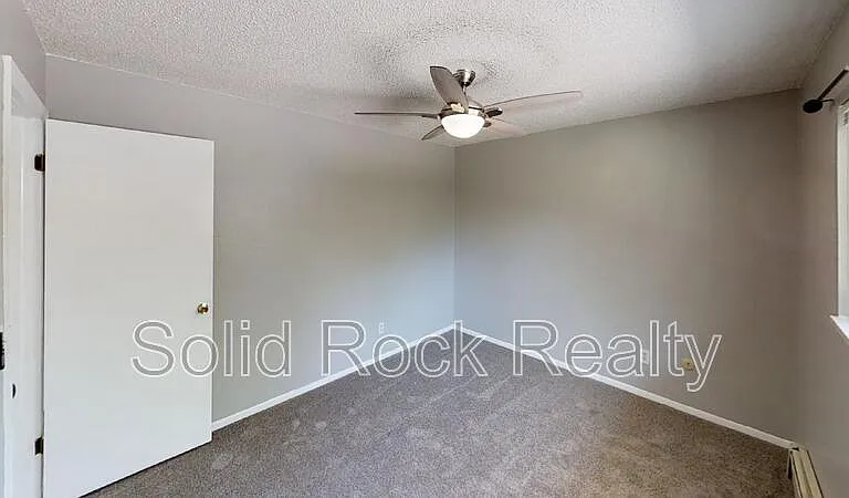 325 Bonnie Ct #B — Photo 8