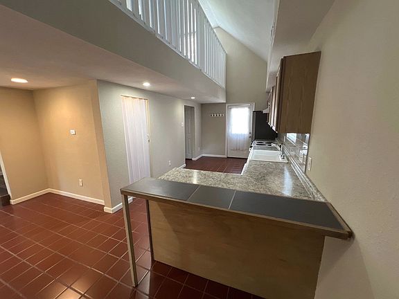 5th image of 627 E 14th St APT C